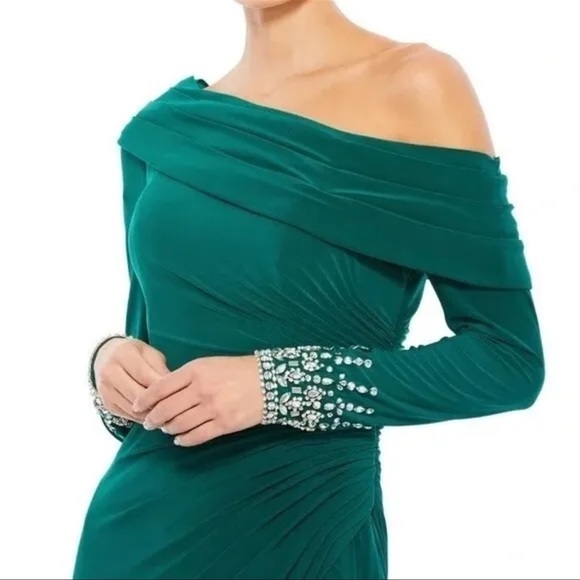 NWT MacDuggal Jewel Cuffed Asymmetrical Long Gown in Emerald Green Size 8 #12231 - Picture 2 of 13